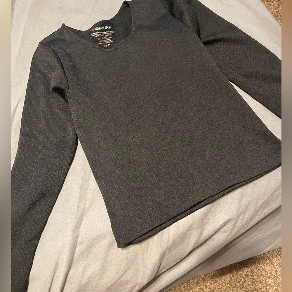 Black slightly cropped shirt